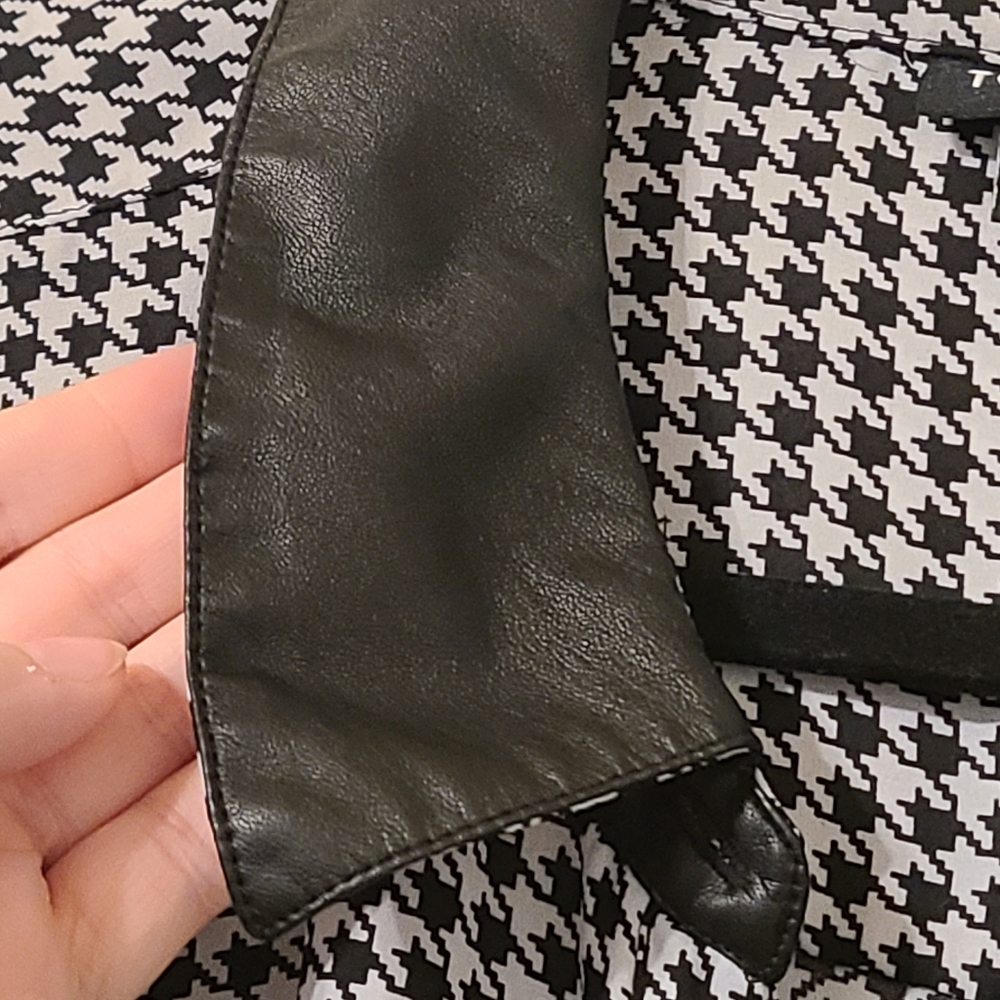 Black and White Houndstooth Button-Up Shirt with Contrast Collar - TORRID - Picture 5 of 5
